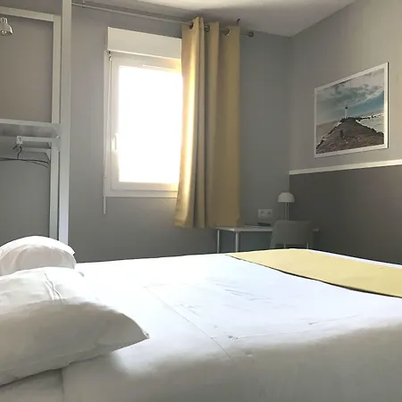 Grand Cap Rooftop Pool Hotel 2*