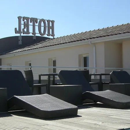 Grand Cap Rooftop Pool فندق