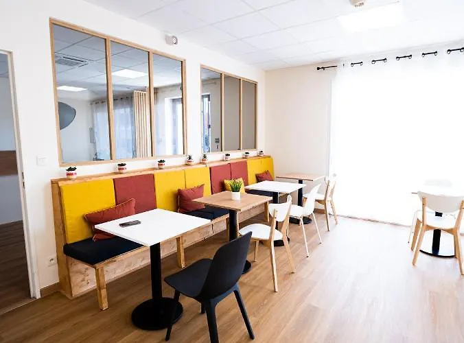 Grand Cap Rooftop Pool