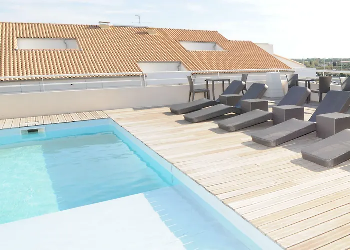 Grand Cap Rooftop Pool Hotel