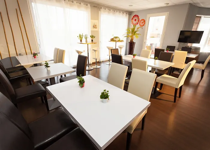 Grand Cap Rooftop Pool