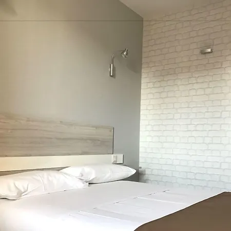 Grand Cap Rooftop Pool 2* 아그
