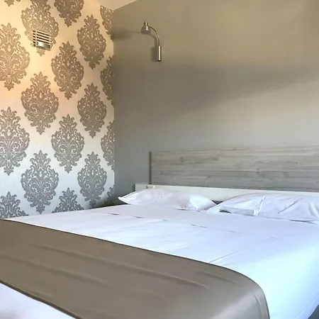 Grand Cap Rooftop Pool Hotel 2*
