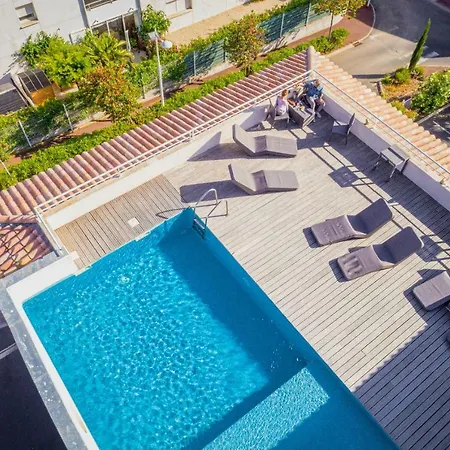 Grand Cap Rooftop Pool Hotel 2*