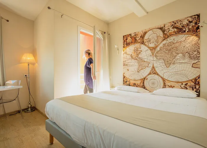 Grand Cap Rooftop Pool アグド