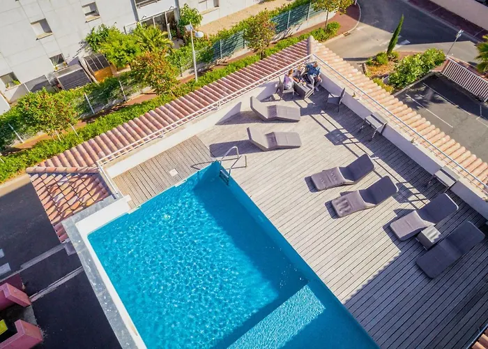 Grand Cap Rooftop Pool ホテル 2*
